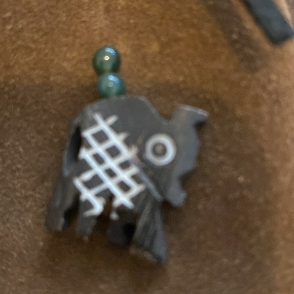 ♥️Suede crystal pouch. With animal charm & beads. 28” strap drop.♥️CUTE & useful - Picture 6 of 10